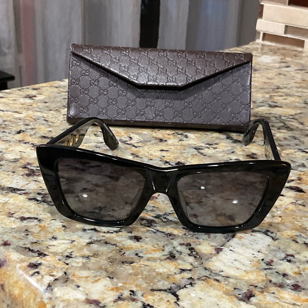 Alexander McQueen Black Sunglasses CAT 2 W/GUCCI GLASS CASE